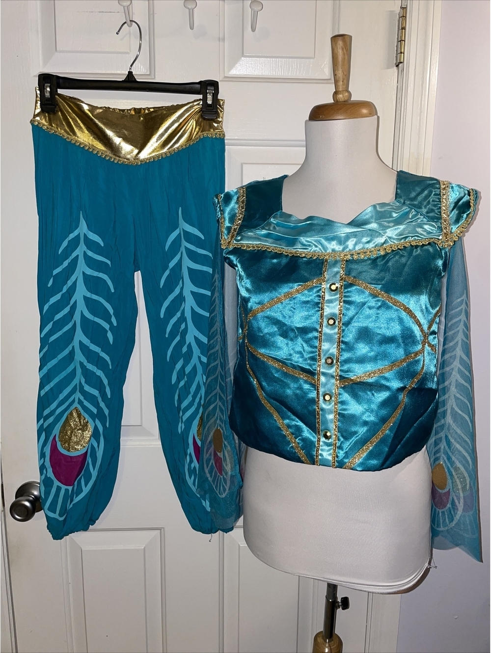 Disney~Aladdin~Jasmine Live Action 2 Piece Costume Large 10/12